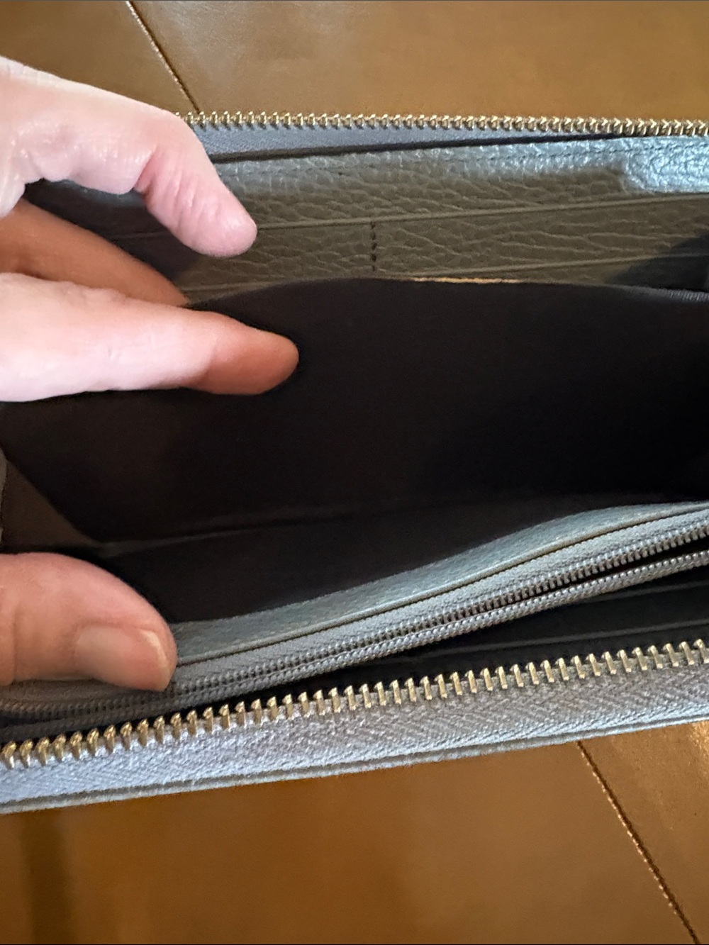 Gucci Light Gray Pebbled Leather Zip Wallet with Gold Double G - Picture 10 of 14